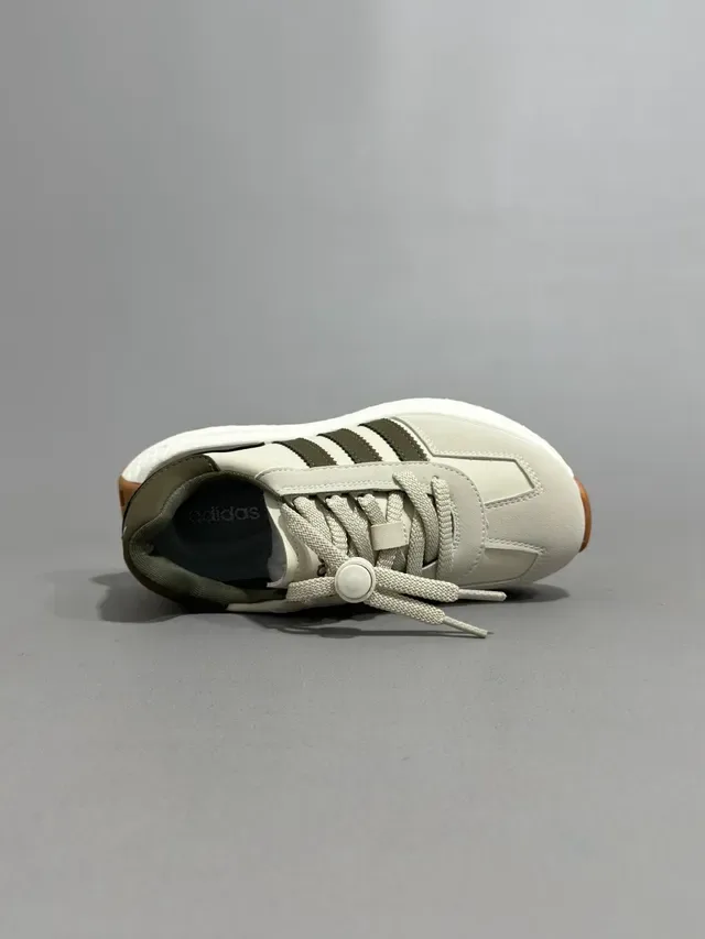 Adidas Beige Rojo Retro Runner Silueta Tres Rayas Panel Lateral Lifestyle Sneakers 10