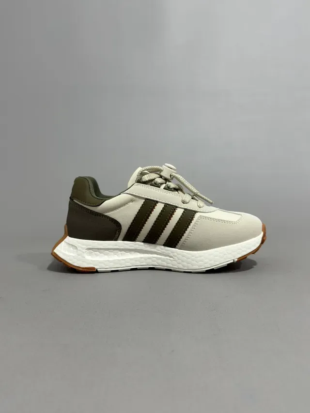 Adidas Beige Rojo Retro Runner Silueta Tres Rayas Panel Lateral Lifestyle Sneakers 11