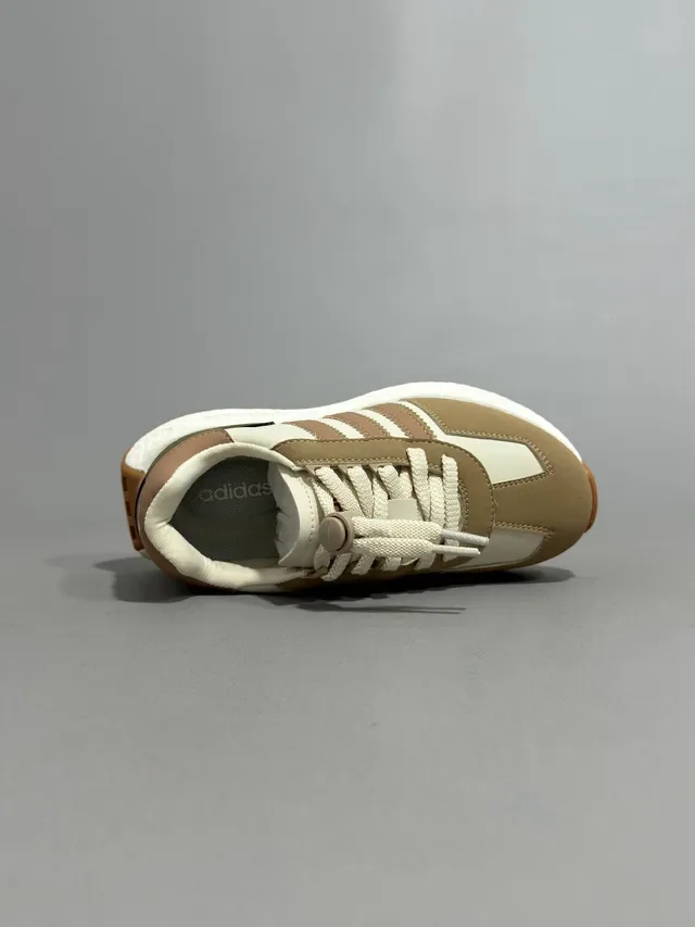 Adidas Beige Rojo Retro Runner Silueta Tres Rayas Panel Lateral Lifestyle Sneakers 18