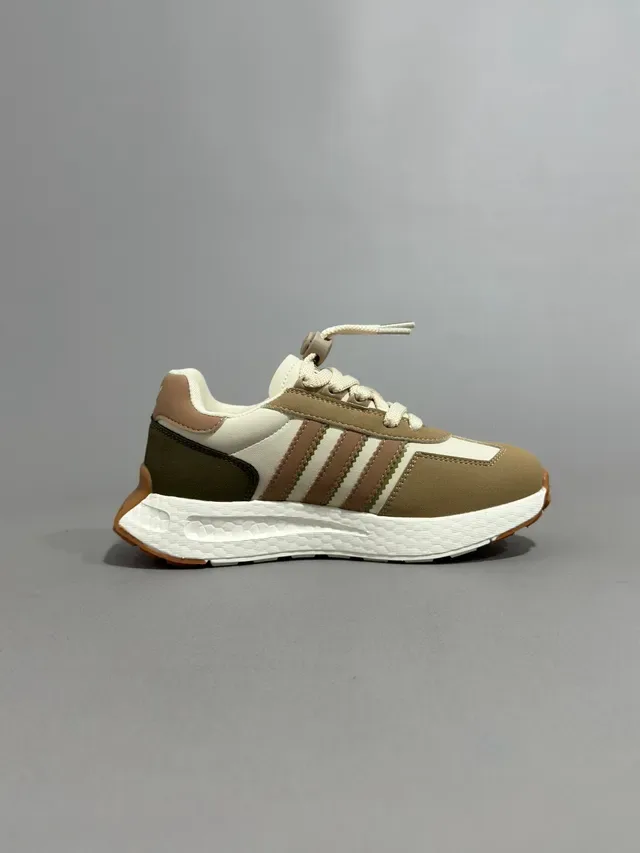 Adidas Beige Rojo Retro Runner Silueta Tres Rayas Panel Lateral Lifestyle Sneakers 19