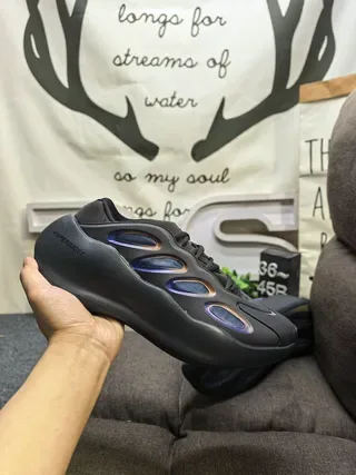 Adidas 黑蓝 雕塑 单体中底 非对称窗口切口 生活方式运动鞋 5