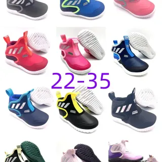 Adidas أحذية رياضية سوداء ورمادية slip-on مقاومة للماء