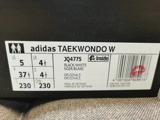 Adidas أسود أبيض بدون أحزمة سهل الارتداء مبطن فام أحذية كرة قدم داخلية 2