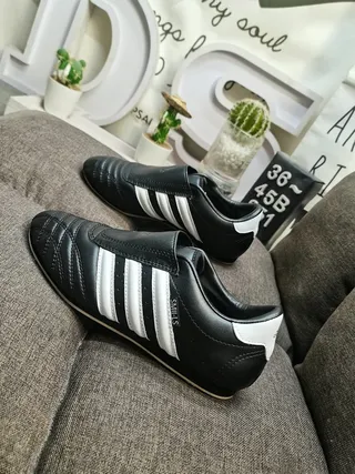 Adidas أسود أبيض بدون أحزمة سهل الارتداء مبطن فام أحذية كرة قدم داخلية 7