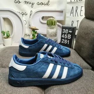 Adidas أحذية رياضية lifestyle أبيض وأزرق بجلد أنيبو مع ثلاث شرائط