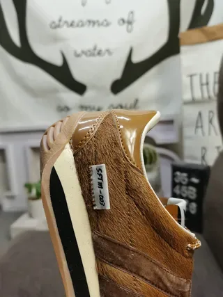 Adidas Marrón Beige Zapatillas Lifestyle de Bajo con Upper de Ante y Nubuck 3