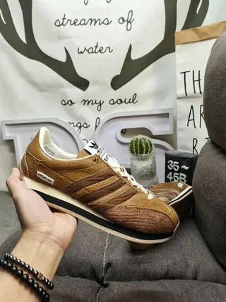 Adidas Marrón Beige Zapatillas Lifestyle de Bajo con Upper de Ante y Nubuck 5