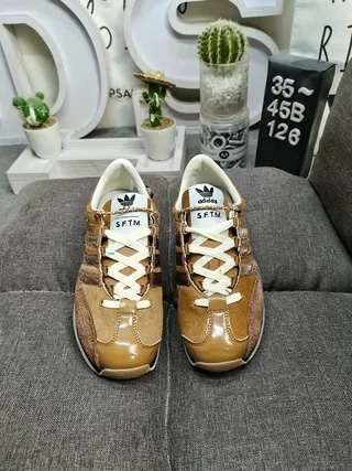 Adidas Marrón Beige Zapatillas Lifestyle de Bajo con Upper de Ante y Nubuck 10
