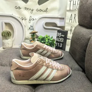 Adidas بني بيج ميتاليك جلد علوي مطرز ثلاث شرائط حذاء أسلوب حياة