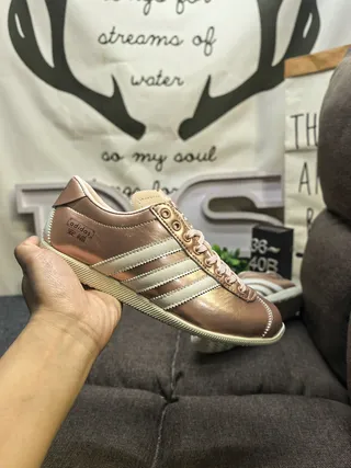 Adidas Tênis Lifestyle Marrom Bege Metálico Couro Superior Costurado Três Listras 5