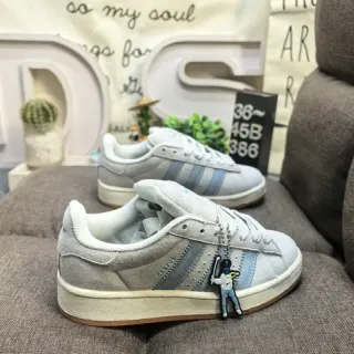 Adidas Campus أحذية رياضية أسلوب حياة بلون رمادي فاتح وأزرق
