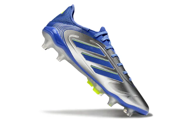 Adidas Copa Sapatos de futebol com upper sintético prata azul metálico com sobreposições de três listras para gramado firme 2