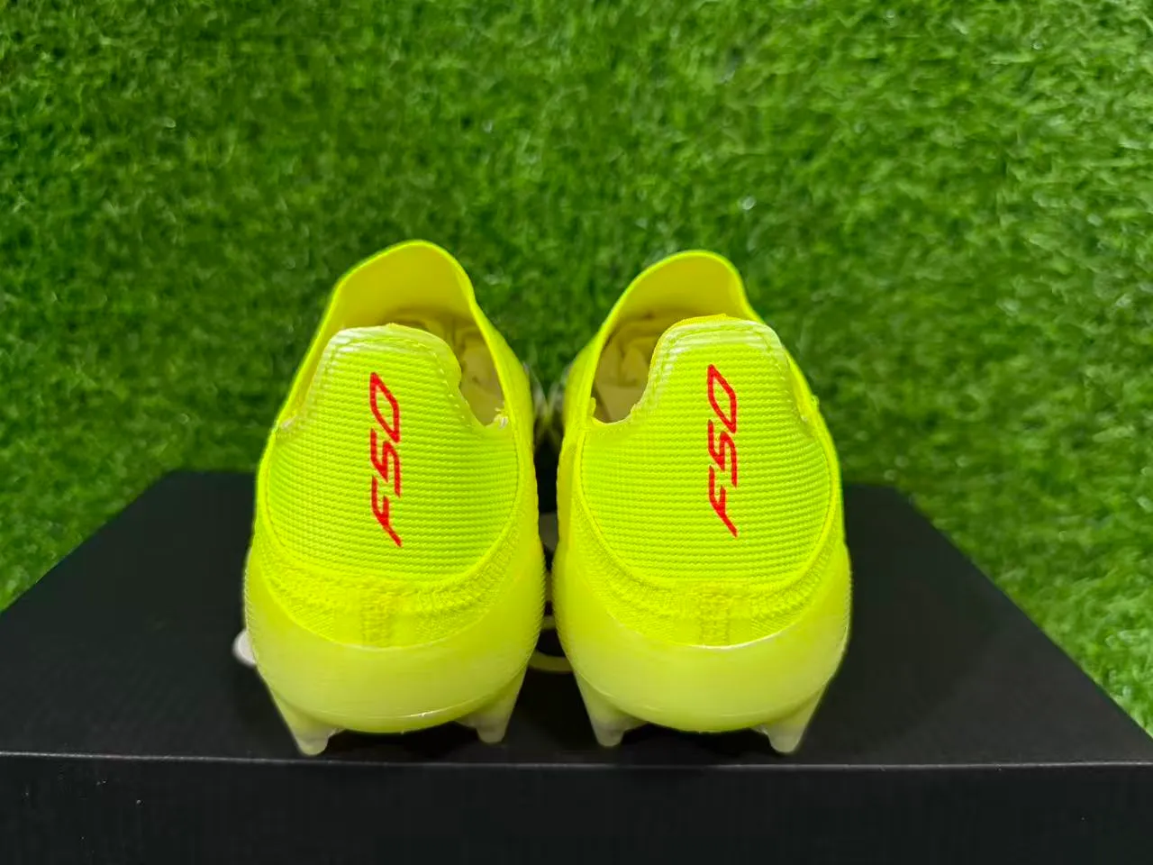 Adidas F50 Neon Yellow Black Firm-Ground Sapatos de futebol 2