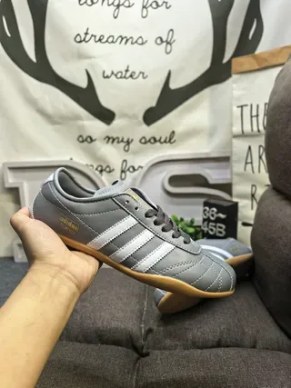 Adidas Gris Beige Low-Top Leather Upper sneakers lifestyle 5