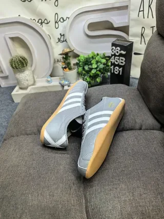 Adidas Gris Beige Low-Top Leather Upper sneakers lifestyle 6
