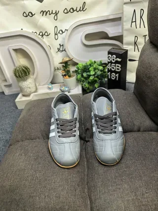 Adidas Gris Beige Low-Top Leather Upper sneakers lifestyle 10