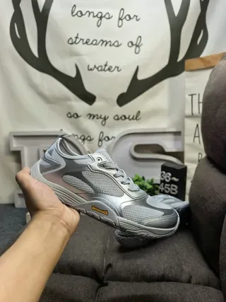 Adidas Gris y Blanco Malla y Recubrimiento Sintético Superior Suela Inspirada en Trail Lifestyle Sneakers 5