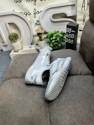 Adidas Gris y Blanco Malla y Recubrimiento Sintético Superior Suela Inspirada en Trail Lifestyle Sneakers 6