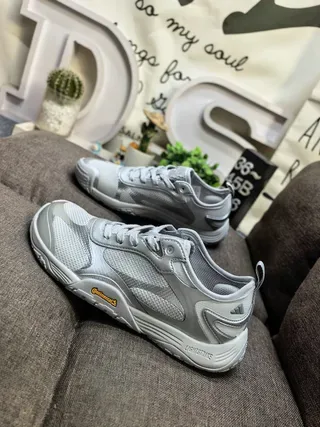 Adidas Gris y Blanco Malla y Recubrimiento Sintético Superior Suela Inspirada en Trail Lifestyle Sneakers 7