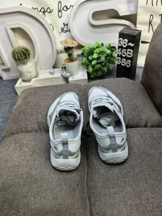 Adidas Gris y Blanco Malla y Recubrimiento Sintético Superior Suela Inspirada en Trail Lifestyle Sneakers 8