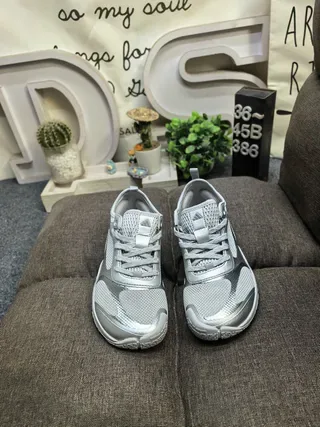 Adidas Gris y Blanco Malla y Recubrimiento Sintético Superior Suela Inspirada en Trail Lifestyle Sneakers 10