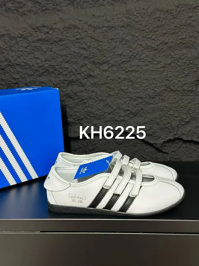 Adidas Mary Jane فضي أبيض معدني جلد اصطناعي أعلى ثلاث أحزمة Velcro Mary Jane أحذية 3