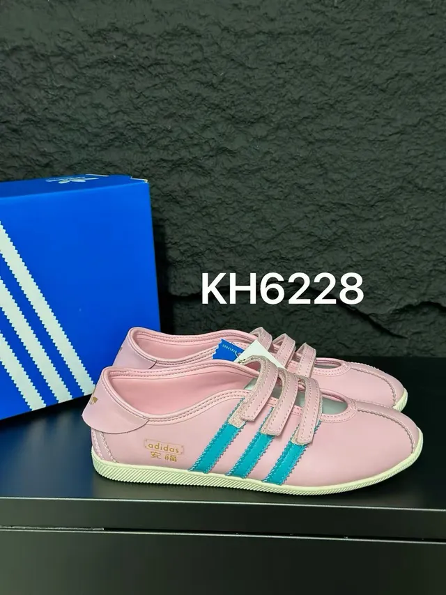 Adidas Mary Jane فضي أبيض معدني جلد اصطناعي أعلى ثلاث أحزمة Velcro Mary Jane أحذية 7