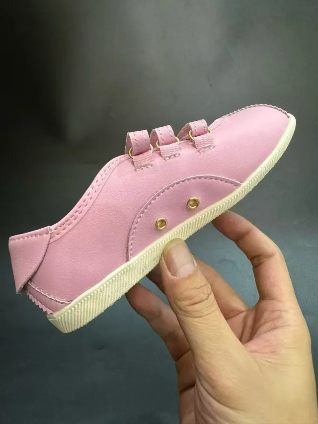 Adidas Mary Jane فضي أبيض معدني جلد اصطناعي أعلى ثلاث أحزمة Velcro Mary Jane أحذية 14