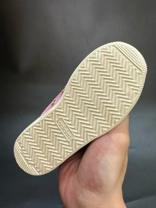Adidas Mary Jane فضي أبيض معدني جلد اصطناعي أعلى ثلاث أحزمة Velcro Mary Jane أحذية 16