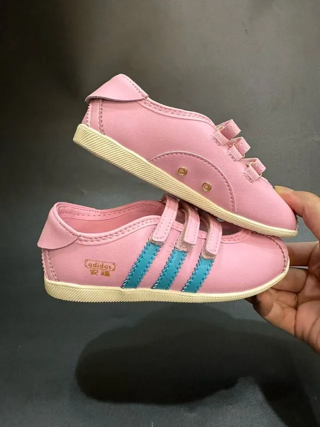 Adidas Mary Jane فضي أبيض معدني جلد اصطناعي أعلى ثلاث أحزمة Velcro Mary Jane أحذية 17