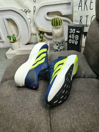 Adidas 海军蓝黄色低帮网面跑鞋 6