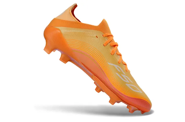 Adidas Chaussures de football orange doré à bas de coupe avec upper synthétique overlay à motif de vague surface de terrain ferme 2