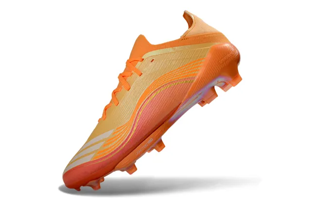 Adidas Chaussures de football orange doré à bas de coupe avec upper synthétique overlay à motif de vague surface de terrain ferme 3