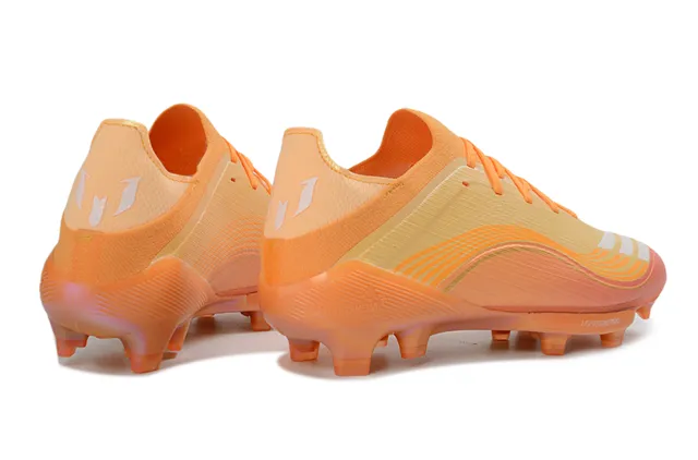 Adidas Chaussures de football orange doré à bas de coupe avec upper synthétique overlay à motif de vague surface de terrain ferme 5