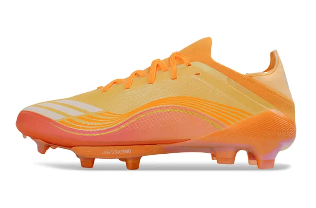 Adidas Chaussures de football orange doré à bas de coupe avec upper synthétique overlay à motif de vague surface de terrain ferme 7