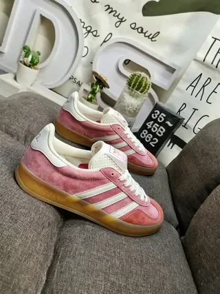 Adidas Tênis Lifestyle de Ante Rosa e Branco com Painel Lateral de Três Listras 9