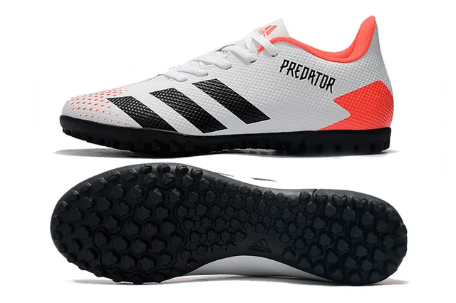Adidas Predator أسود وأبيض Turf أحذية كرة القدم 18