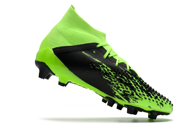 Adidas Predator Sapatos de Futebol Preto e Vermelho Alto Corte Colar Ajuste de Meia Laço Assimétrico Cobertura Solo Firme 18