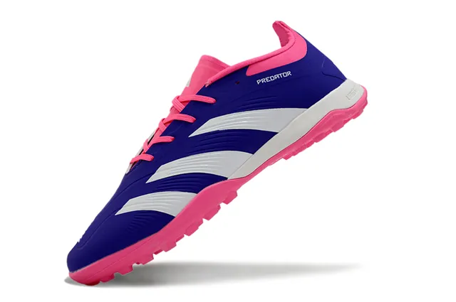 Adidas Predator وردي بنفسجي منخفض القطع علوية اصطناعية ثلاث خطوط بيضاء عشب اصطناعي أحذية كرة قدم 3