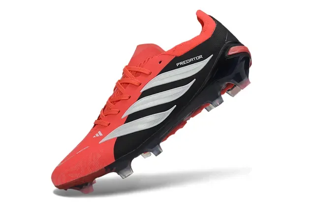 أحذية كرة القدم Adidas Predator أحمر أسود غير متماثلة الرباطات أعلى مصنوع من البلاستيك الملمس للأرضية الصلبة 3