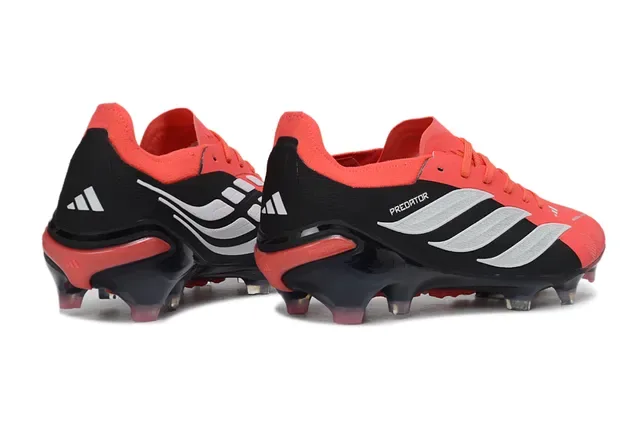 أحذية كرة القدم Adidas Predator أحمر أسود غير متماثلة الرباطات أعلى مصنوع من البلاستيك الملمس للأرضية الصلبة 5