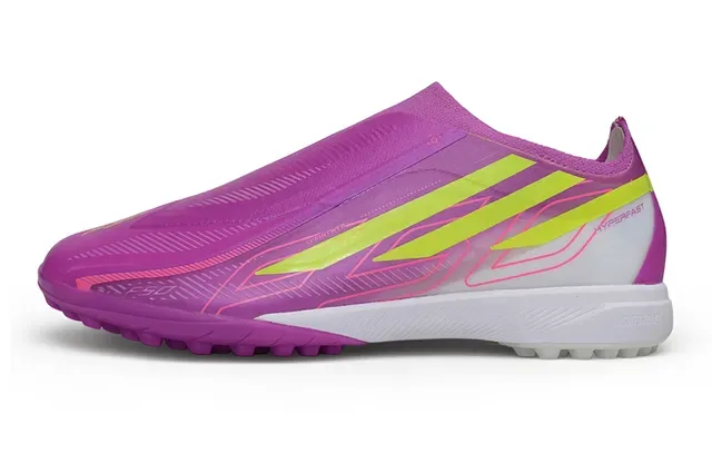 Zapatillas de fútbol Adidas Turf con upper sock-fit overlay de tres rayas en color púrpura y amarillo 7