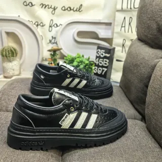 Adidas Spezial أحذية رياضية بأسلوب حياة سوداء وكريمية