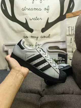 Adidas Superstar سينيكرز لايف ستايل رمادي فاتح وأسود 5