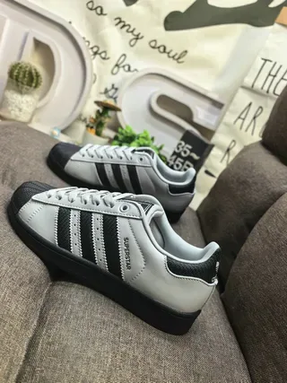 Adidas Superstar سينيكرز لايف ستايل رمادي فاتح وأسود 7