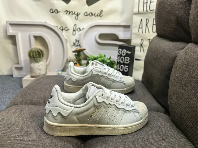 Adidas Superstar 薄荷绿和白色生活方式运动鞋 11