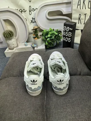 Adidas Superstar 薄荷绿和白色生活方式运动鞋 18