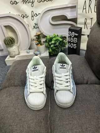 Adidas Superstar 薄荷绿和白色生活方式运动鞋 20