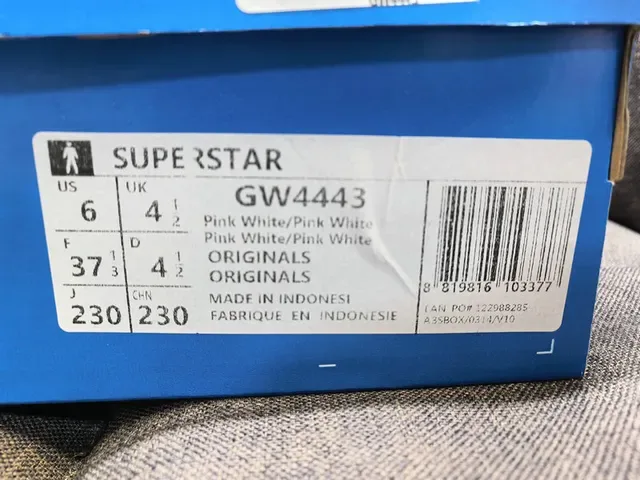Adidas Superstar 薄荷绿和白色生活方式运动鞋 22