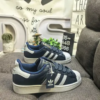 Adidas Superstar أزرق بحري وأبيض حذاء رياضي أسلوب حياة